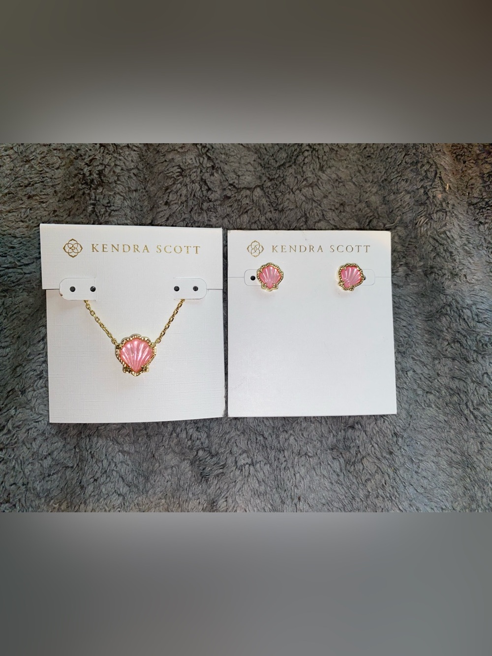 BNWT Kendra Scott Brynne Shell Gold w/Blush MOP Necklace & Earring Set $150 - Picture 3 of 7